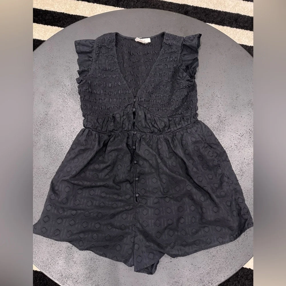 BY ANTHROPOLOGIE The Peregrine Romper Cotton Smocked Ruffle Sleeve Medium GUC - Picture 5 of 10